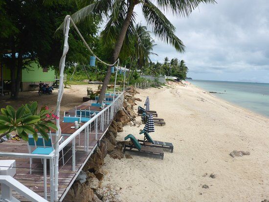 Breeze Beach Bar