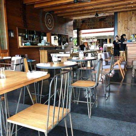 Link Cuisine & Lounge