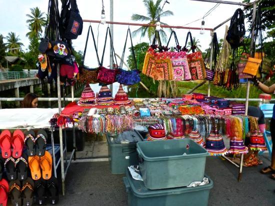 ตลาดนัดกลางคืนวันอาทิตย์